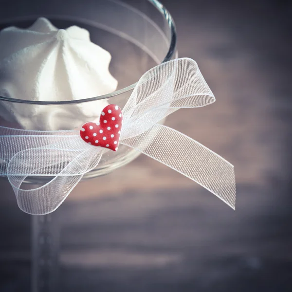 Close-up of little glass bowl with white meringue cookie. Select — Stock Photo, Image