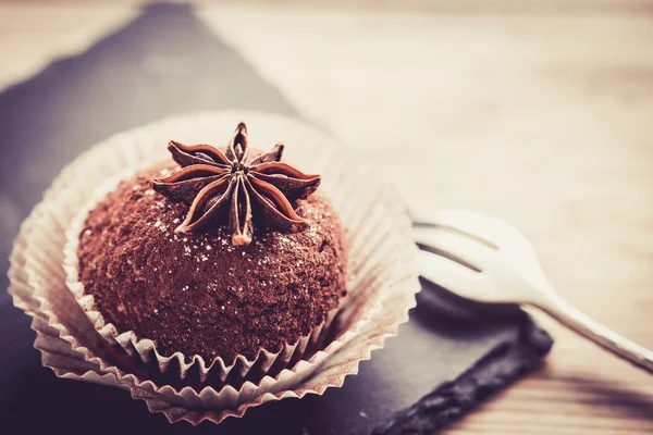 Cupcake decorated with cocoa and star anise — Stock Photo, Image