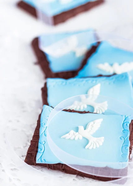 Galletas decoradas con palomas blancas — Foto de Stock