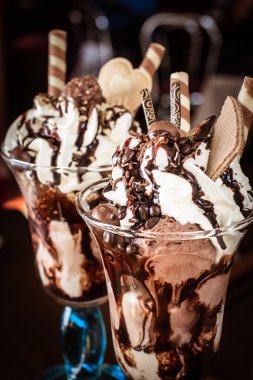 çikolatalı dondurma.