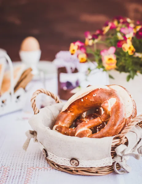 Tasty german pretzels in basket — Stock Photo, Image