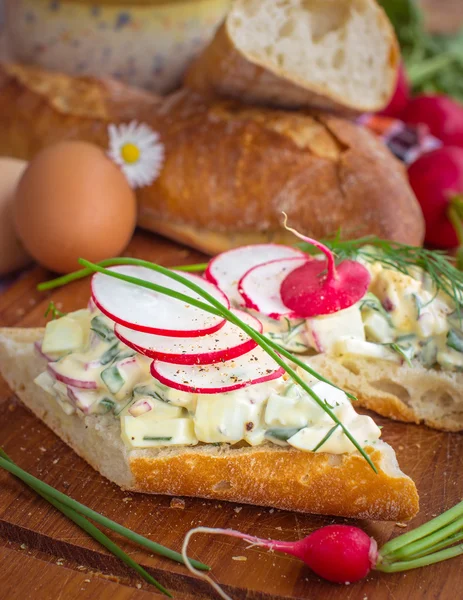 Pan con ensalada de huevo —  Fotos de Stock