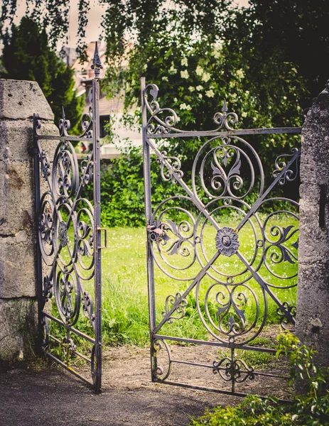 Vacker vintage gate — Stockfoto