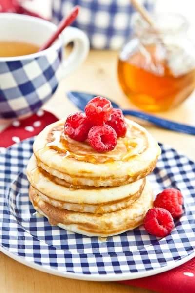Pancakes with fresh red berries — Stock Photo, Image