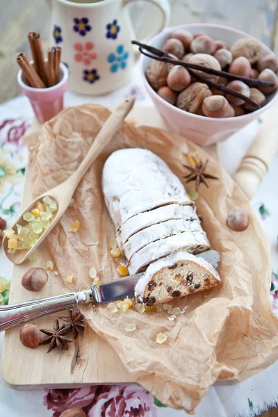 Sweet fruit loaf with powdered sugar for Christmas — Stock Photo, Image
