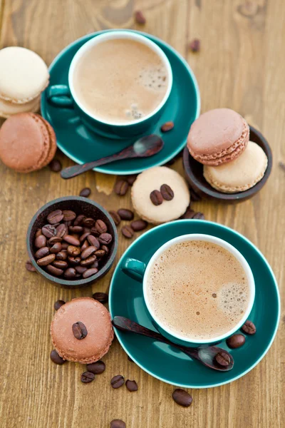 Hot espresso with french macaroons — Stock Photo, Image