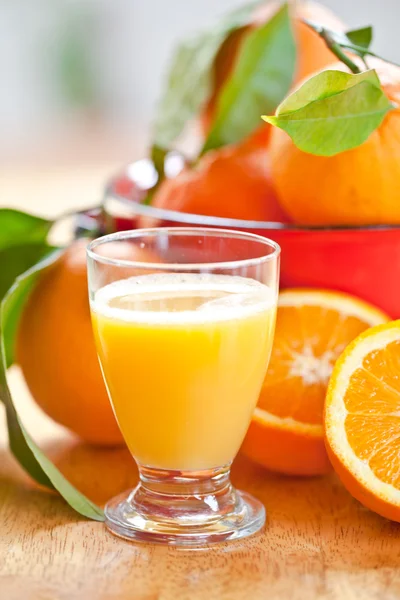 新鲜多汁的橙子 — 图库照片