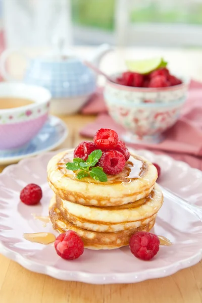 Pancakes with fresh berries — Stock Photo, Image