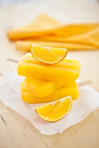 Homemade orange popsicles — Stock Photo, Image