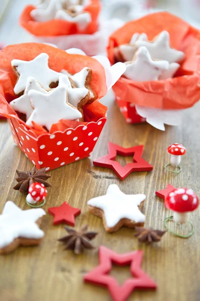 Biscotti di Natale in piccole scatole rosse — Foto Stock