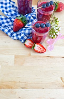 taze çilek ile güler yüzlü