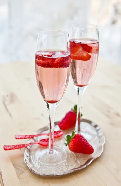 Champagne and strawberries — Stock Photo, Image