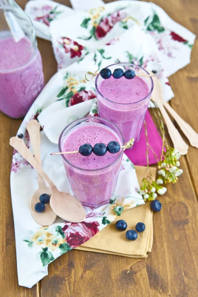 Milkshake with blueberries — Stock Photo, Image