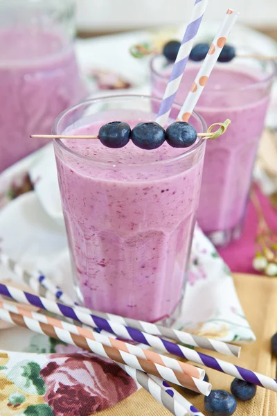 Milkshake with blueberries — Stock Photo, Image