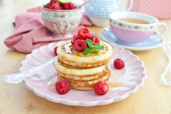 Pancakes with fresh red berries — Stock Photo, Image