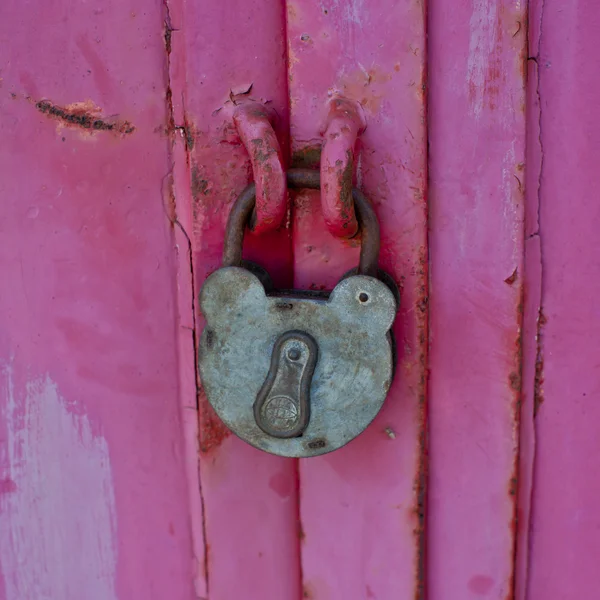 부패의 문을 녹슨 자물쇠 — 스톡 사진