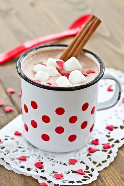 Varm choklad med lite marshmallows — Stockfoto