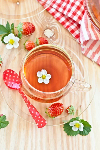Fruity tea with strawberries — Stock Photo, Image