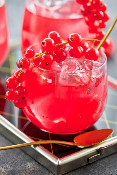 Fresh lemonade with red currant — Stock Photo, Image