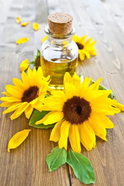 Oil made from sunflowers — Stock Photo, Image