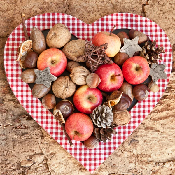 Fondo con nueces y manzanas — Foto de Stock