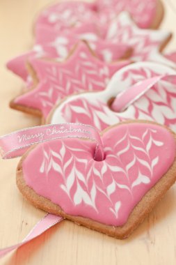 Noel için renkli kurabiyeler