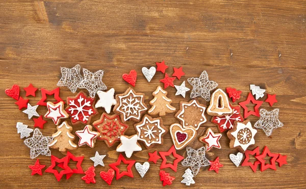 Cookies colorés sur fond en bois — Photo