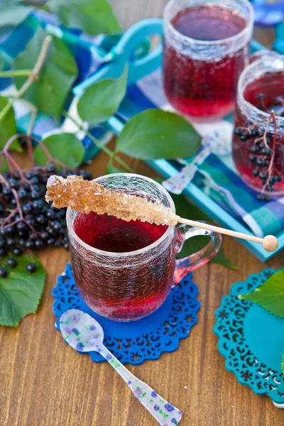 Tea with fresh elder berries — Stock Photo, Image