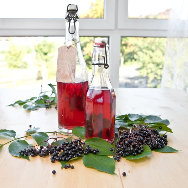 Syrup and elfer berries — Stock Photo, Image