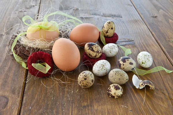 Verschiedene rohe Eier — Stockfoto