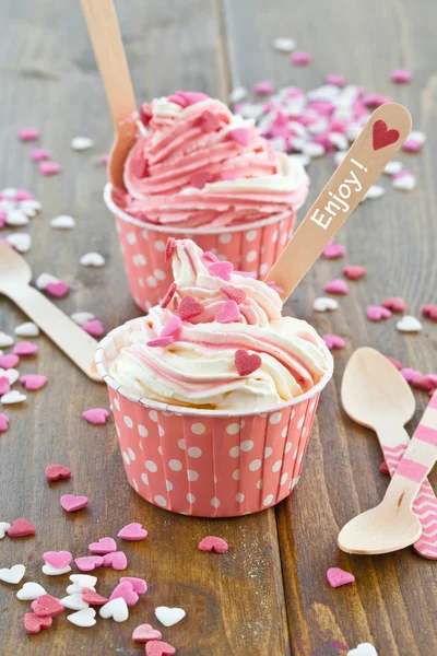 Şeker kalpler ile dondurulmuş yoğurt — Stok fotoğraf