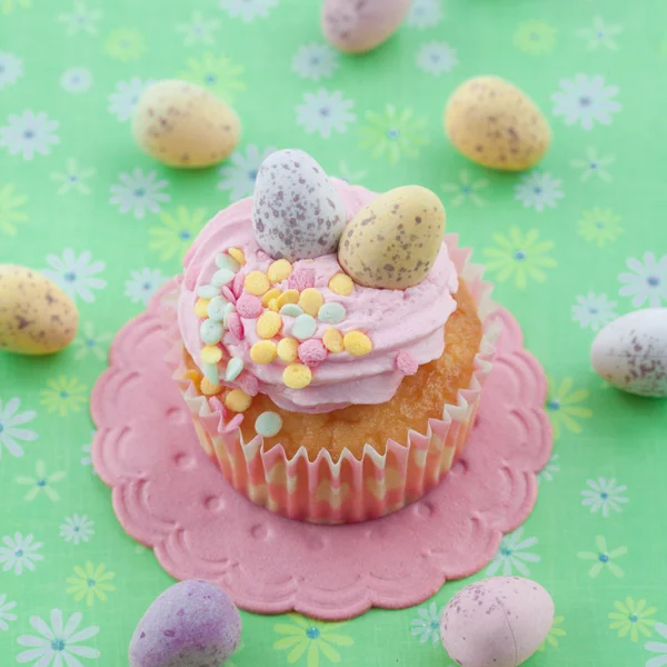 Mały cupcake na zielono — Zdjęcie stockowe