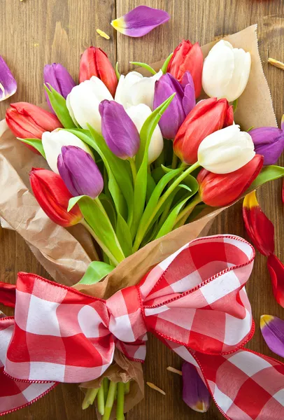 Bunte Tulpen zu Ostern — Stockfoto