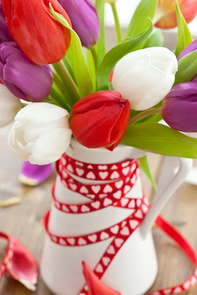 Kleurrijke tulpen voor Pasen — Stockfoto