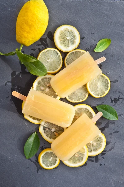 Taze limon popsicles — Stok fotoğraf