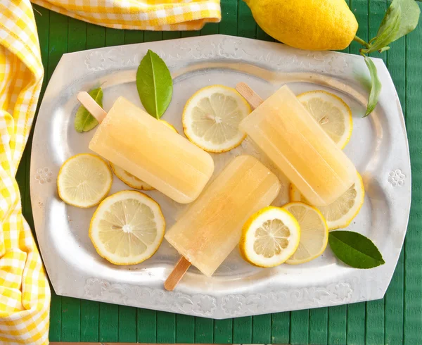 Fresh lemon popsicles — Stock Photo, Image