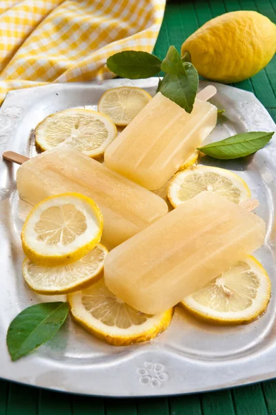 Färsk citron popsicles — Stockfoto