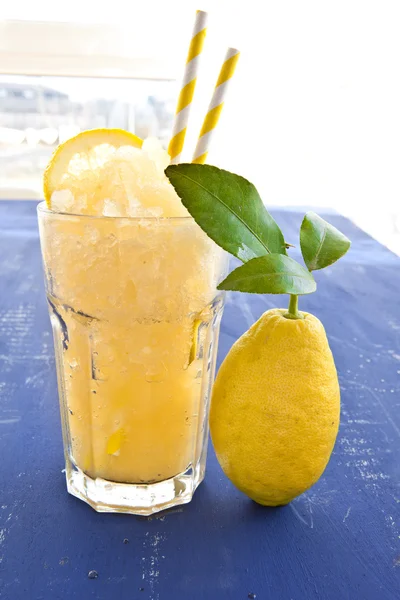 Granita fatta in casa da limoni freschi — Foto Stock