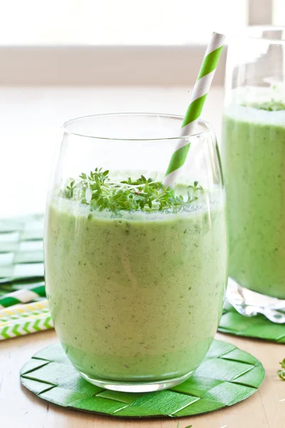 Green smoothie with herbs — Stock Photo, Image
