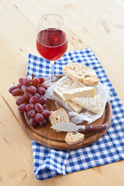 ワイン、チーズ、パン — ストック写真