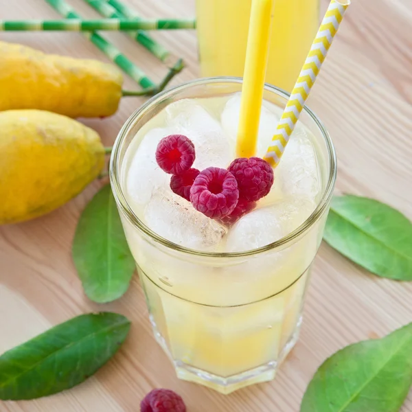 Cold lemonade with fresh lemons — Stock Photo, Image