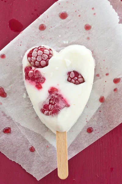Buzlu kalp şeklinde şeker — Stok fotoğraf