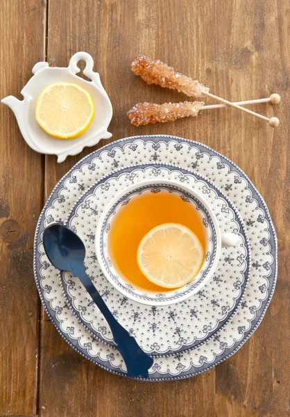 Cup of tea with slice of lemon — Stock Photo, Image
