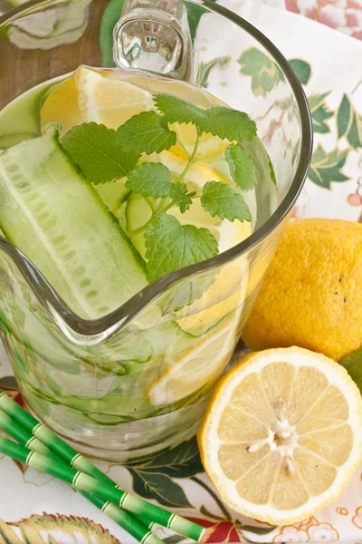 Lemoniada z ogórka i cytryny — Zdjęcie stockowe