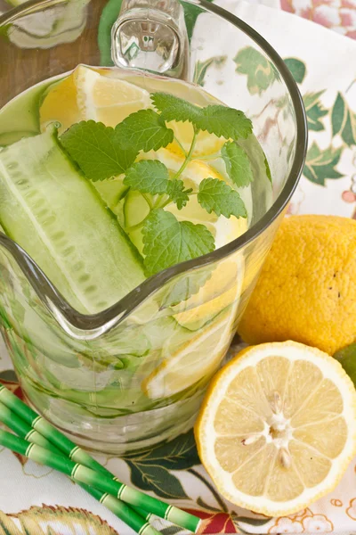 Lemonade with cucumber and lemons — Stock Photo, Image