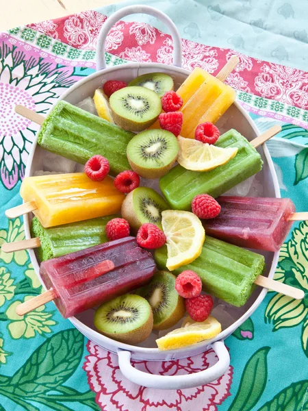 Paletas de colores con frutas frescas —  Fotos de Stock