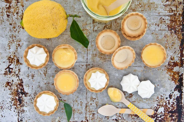 Petites tartes au citron meringue — Photo