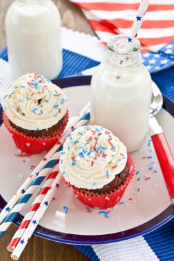 küçük kek frosting ile
