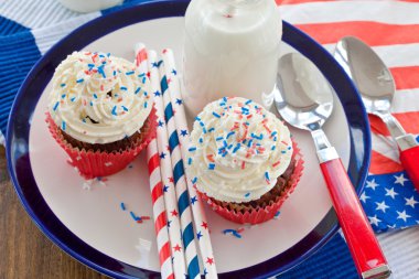 küçük kek frosting ile