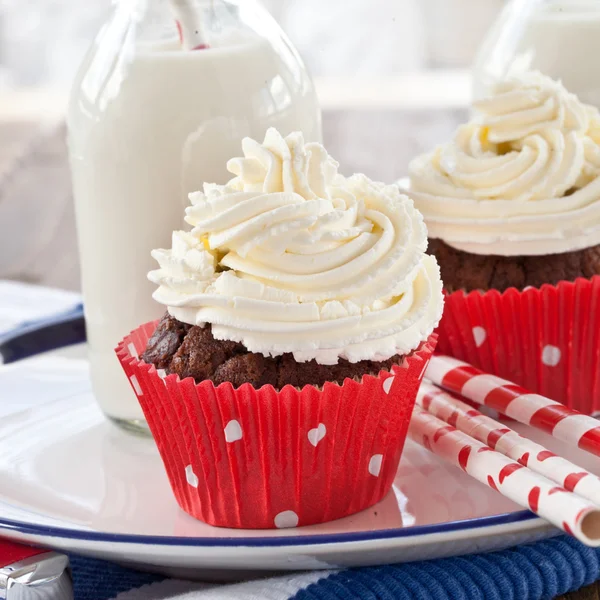 Little cupcake with frosting — Stock Photo, Image